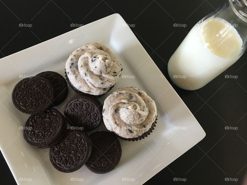 Oreo Cupcakes with Oreo Buttercream Icing