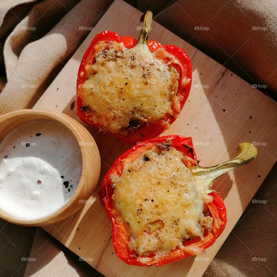 Home made food. Filled peppers. Good retro food! Stuffed with rice, minced meat, onions and mushrooms. Mozzarella on top and in the oven! In addition, a self-made sour cream sauce.