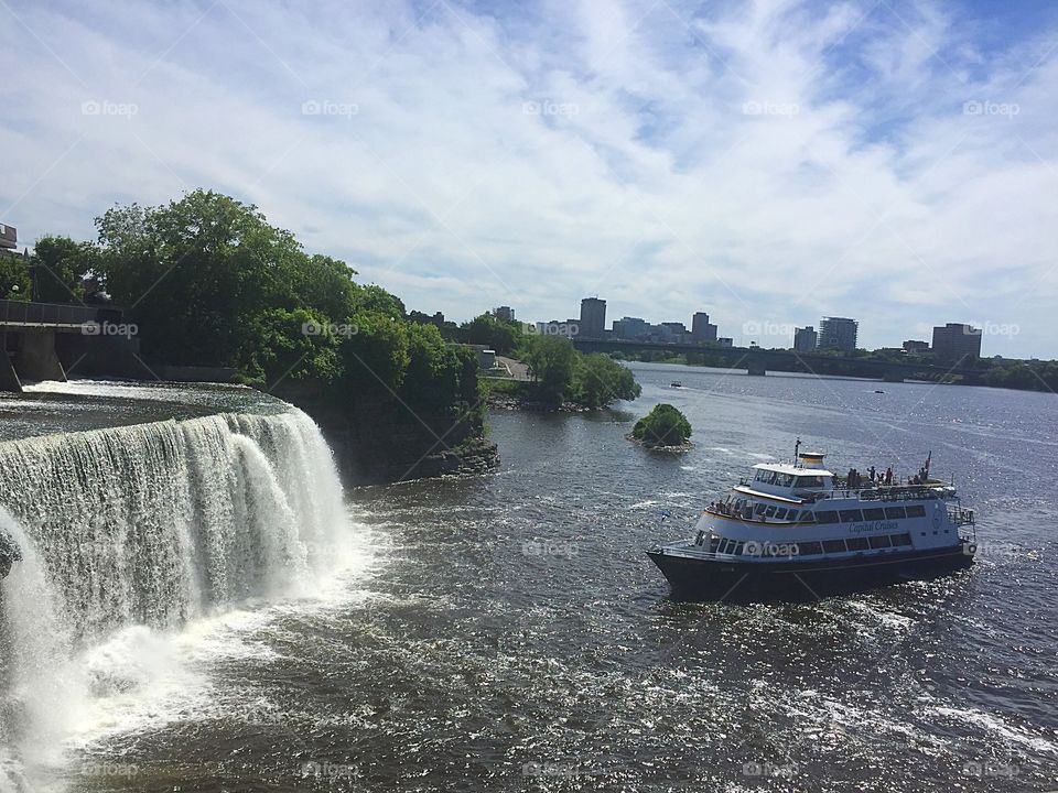 Rideau Falls and sightseeing boat