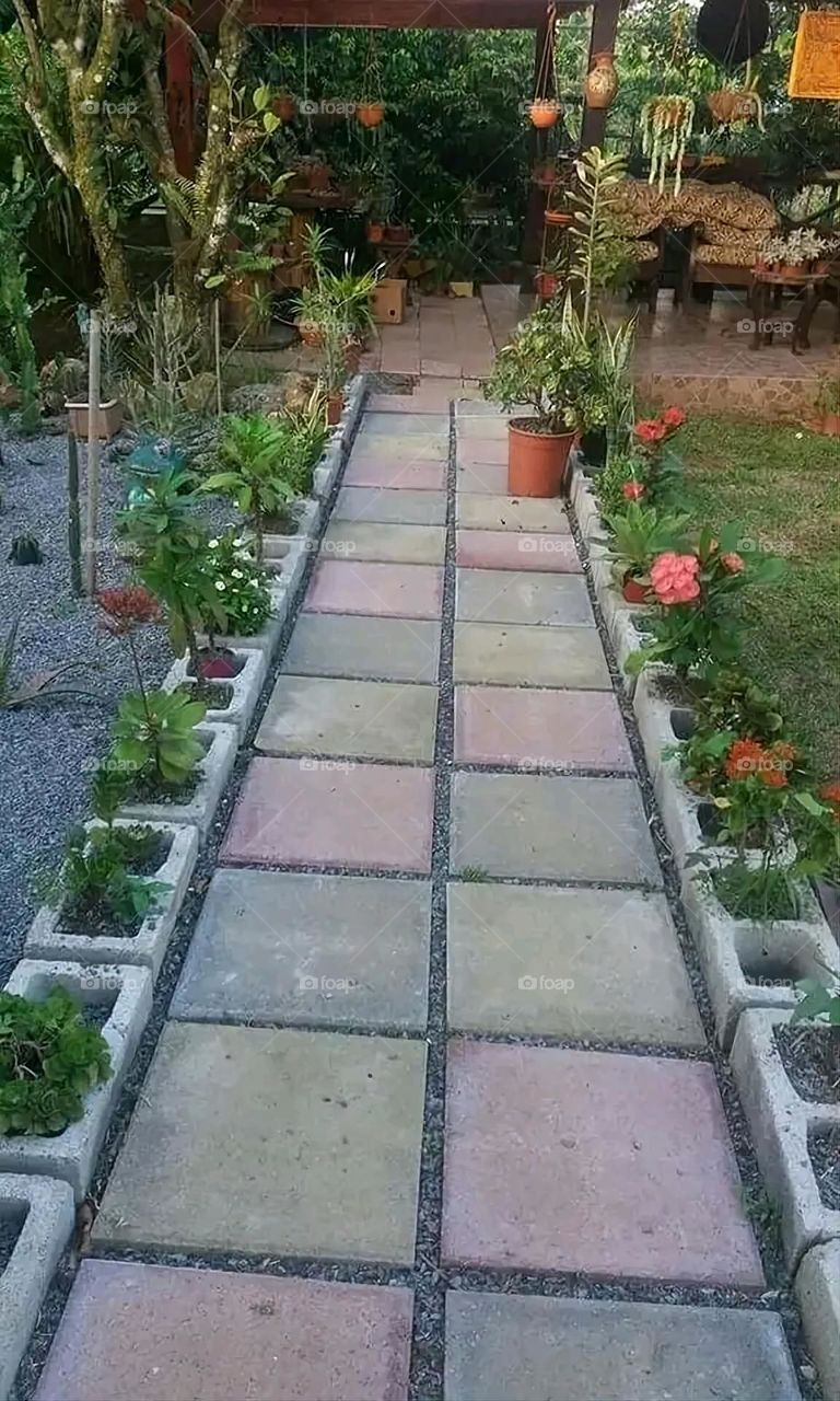 The image embodies a natural natural plate of the mountains of nature, where green agricultural stands are graded on the slopes as if they were lines of a poem, which fog harmoniously wrapped, and clouds hugged them in the mountain knife and the whis