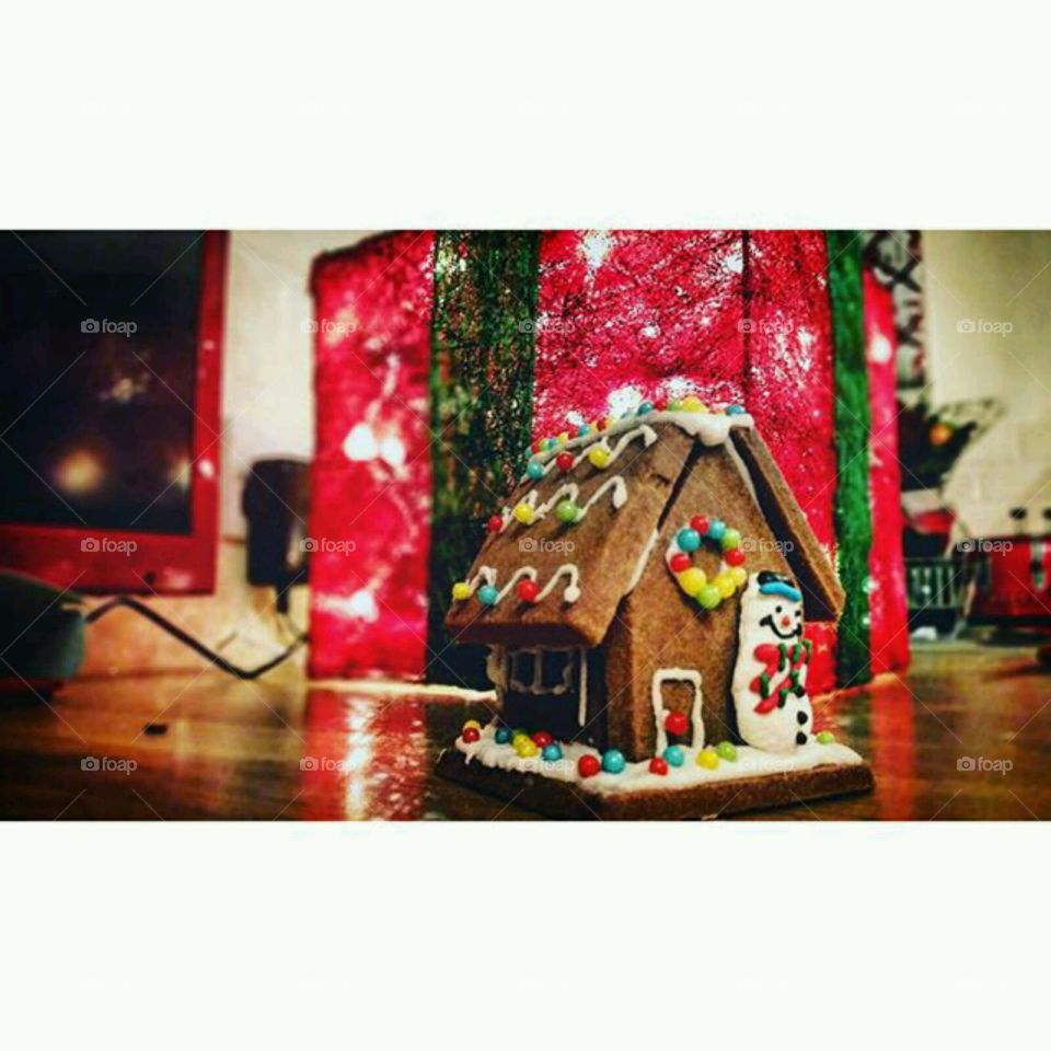 The gingerbread house 🏠