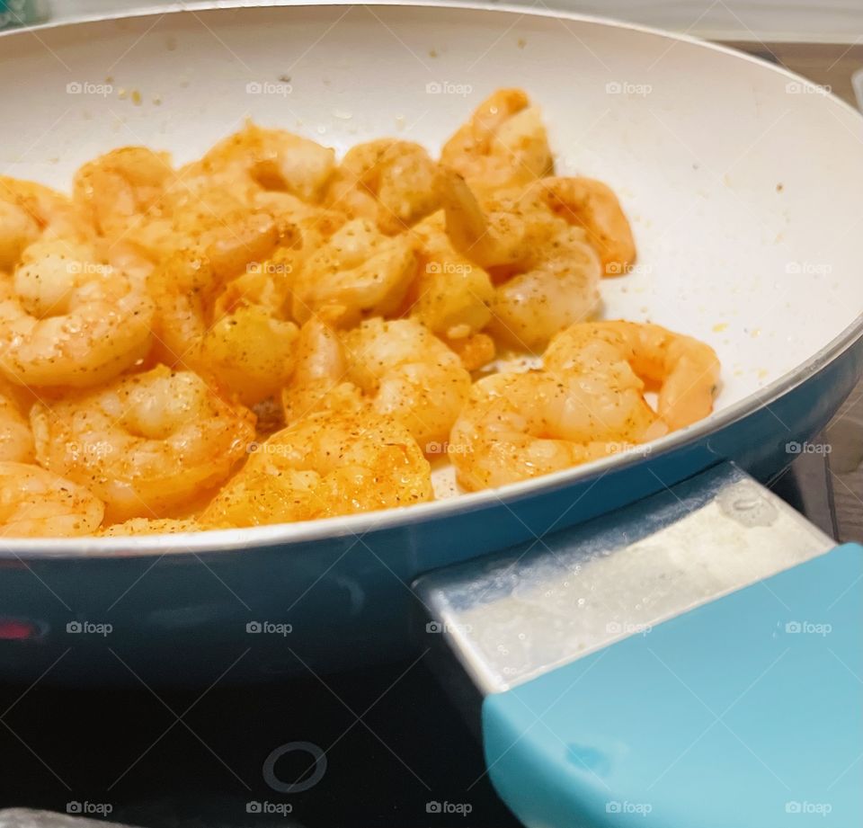 Cooking some shrimp 🍤