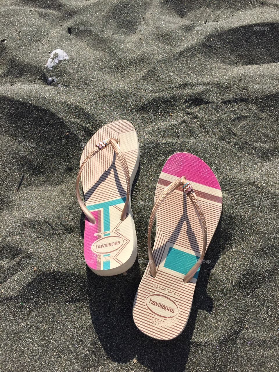 Footwear, Foot, Shoe, Sandal, Beach