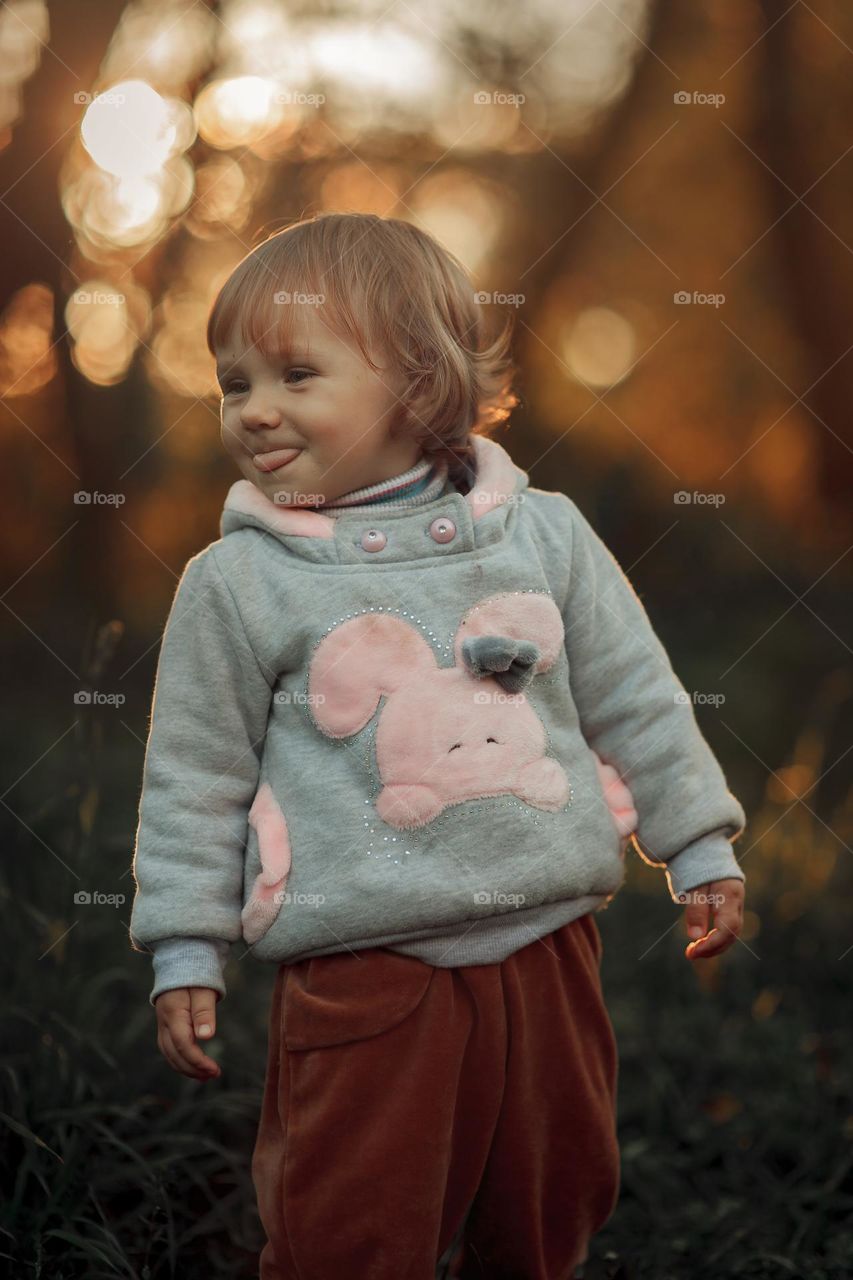 Little girl portrait with apple