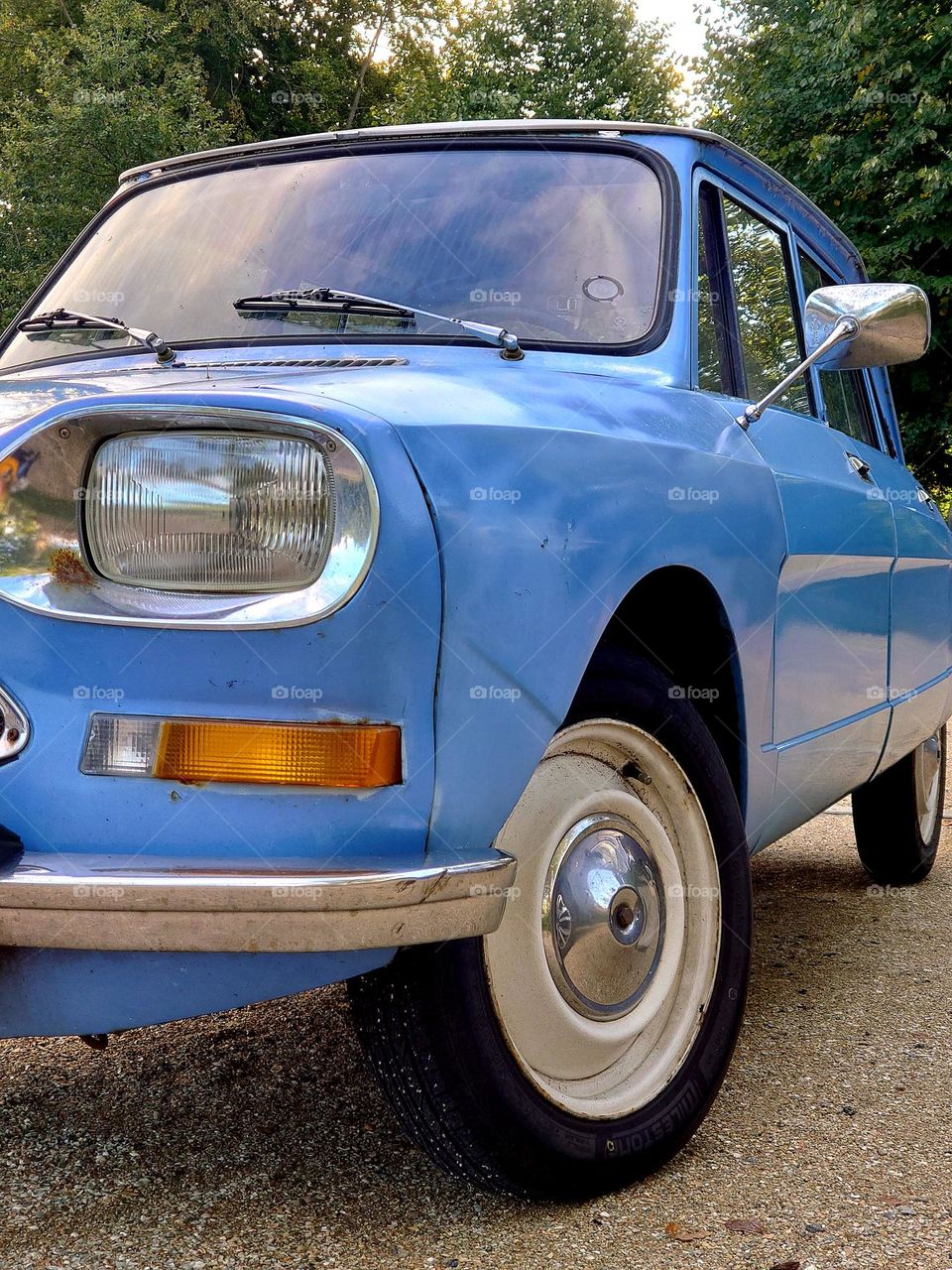 Blue old Citroën