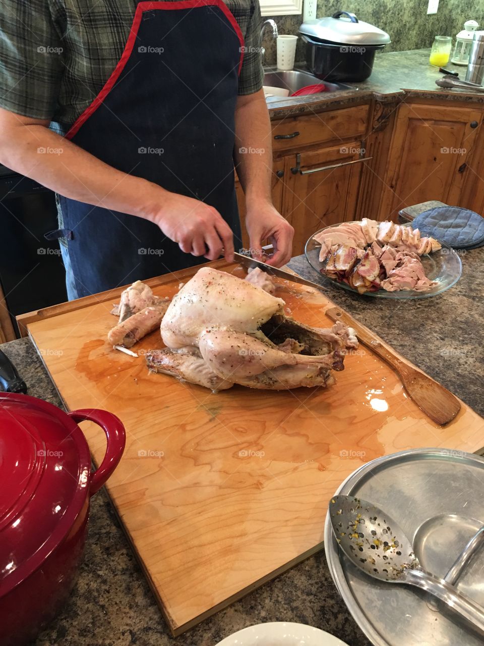 Carving the thanksgiving turkey 