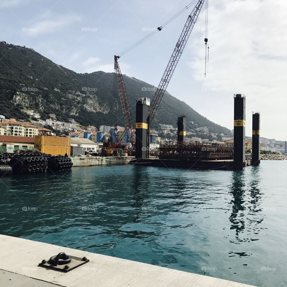 Maintenance-sea-water-tug-boats-crane