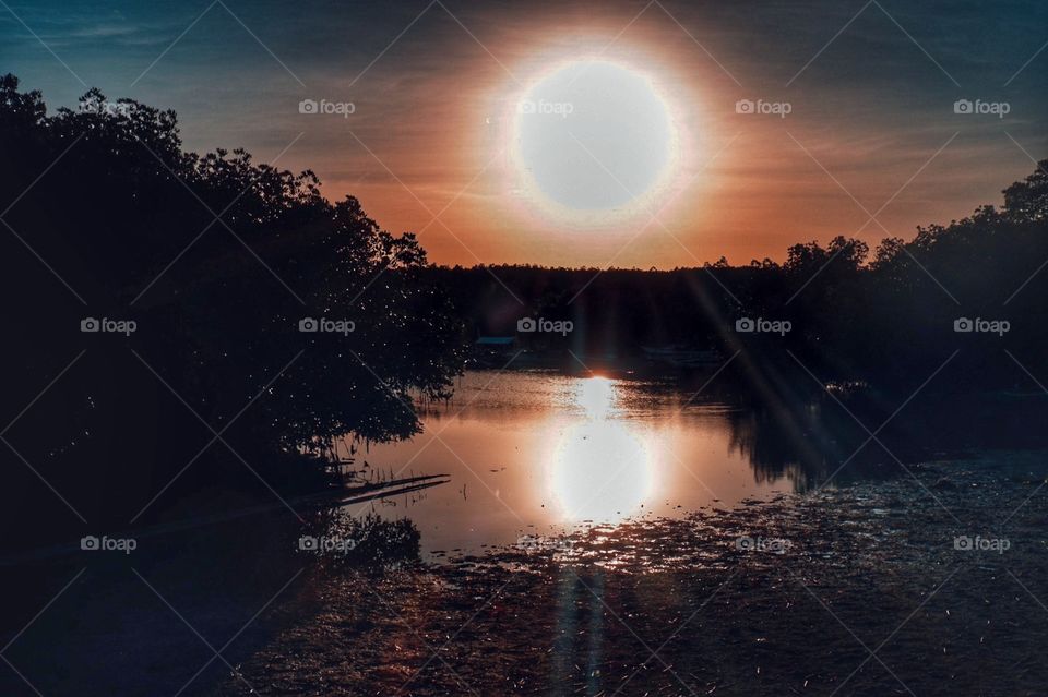 Out and about on a Sunday evening, twilight enveloping the lovely skyline, peace and solitude shines from within ⚡