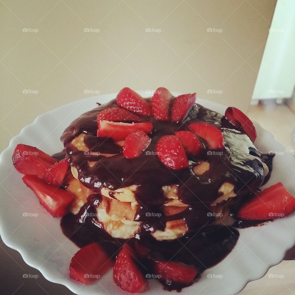 strawberry chocolate pancakes