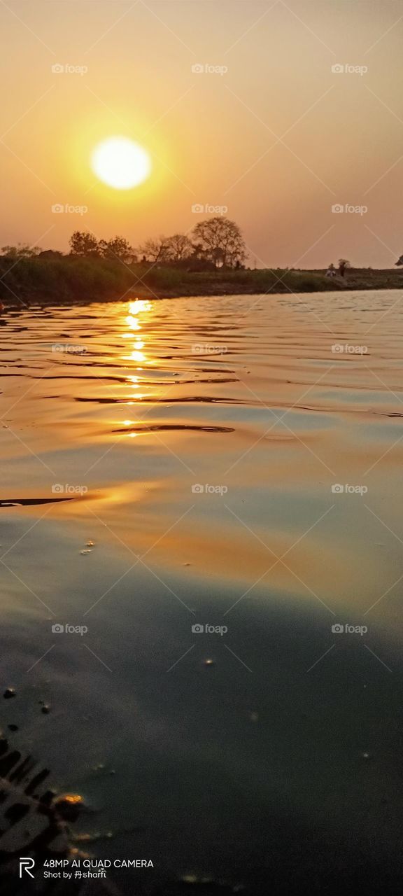 beautiful evening image to prefect water reflection