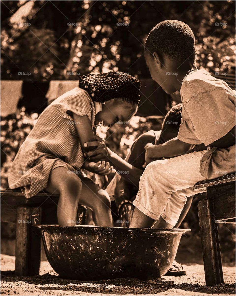 The kids usually play with water at the backyard and at the end of the day mould out something with it