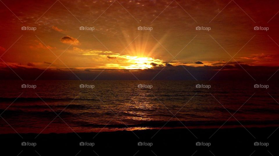 Scenics view of sunset over sea