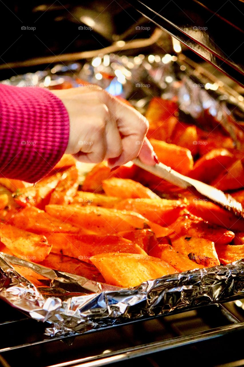 Baking sweet potatoes 