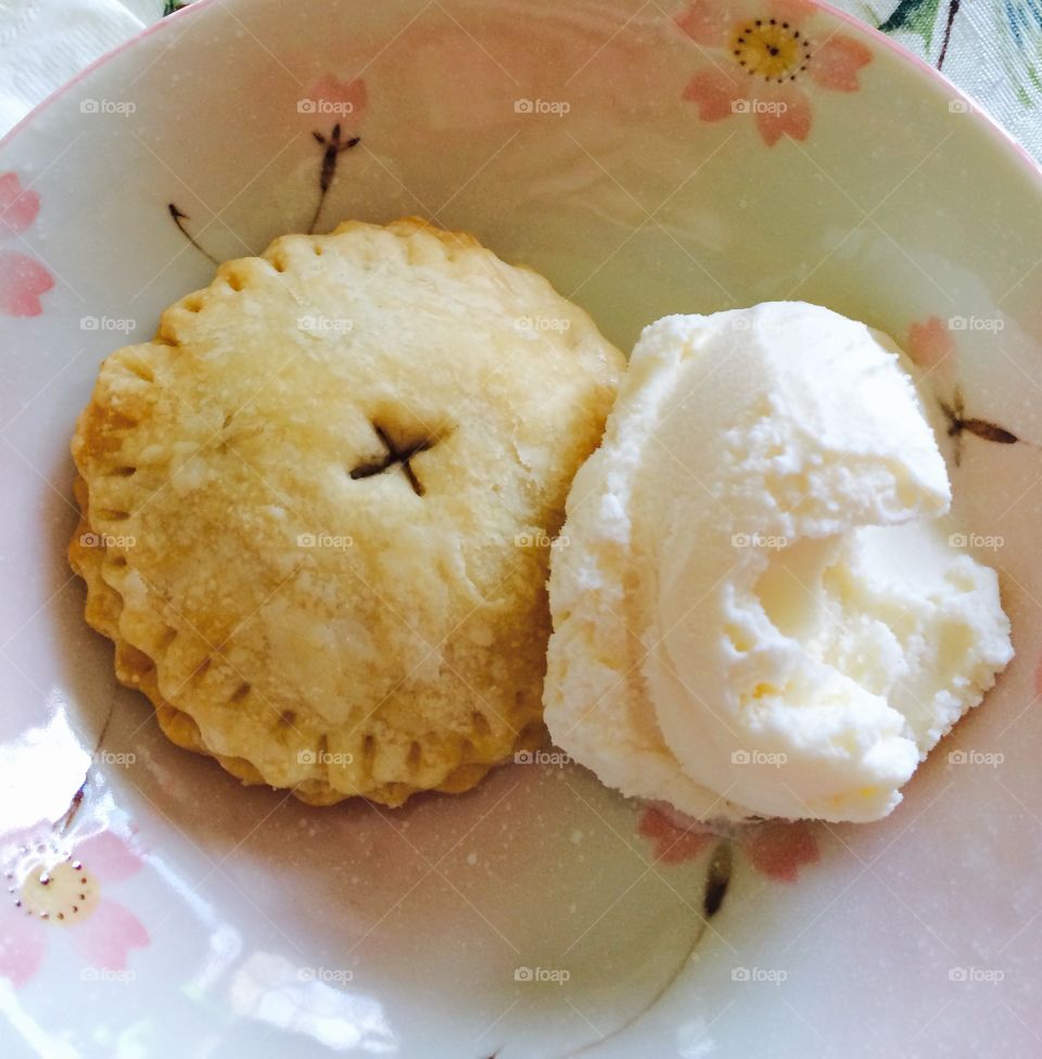 Apple pie & vanilla ice cream