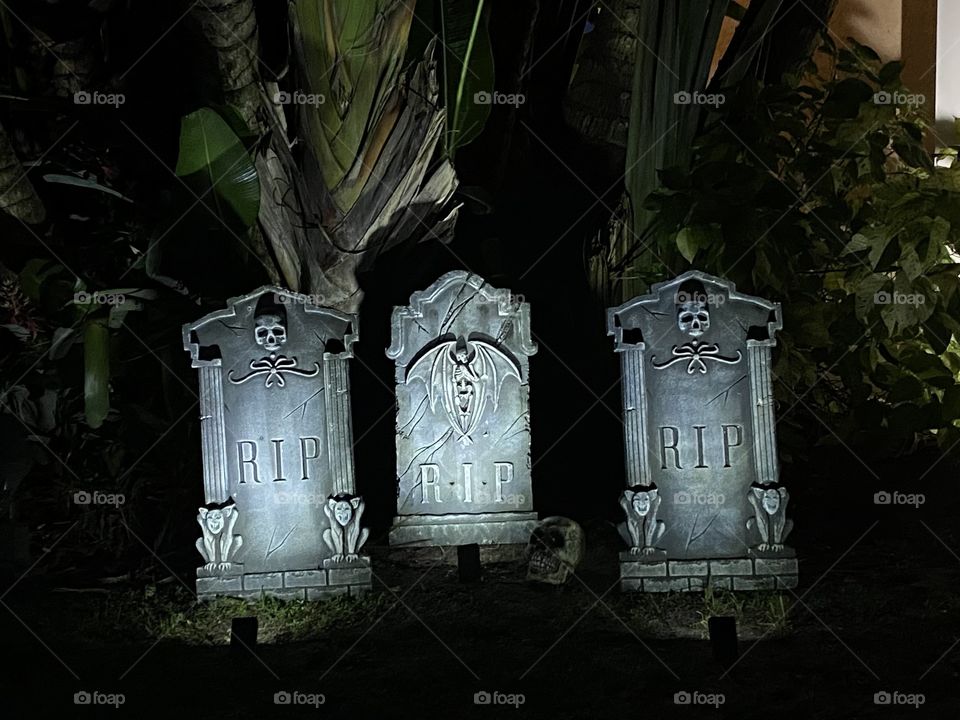 Graveyard ghostly glow