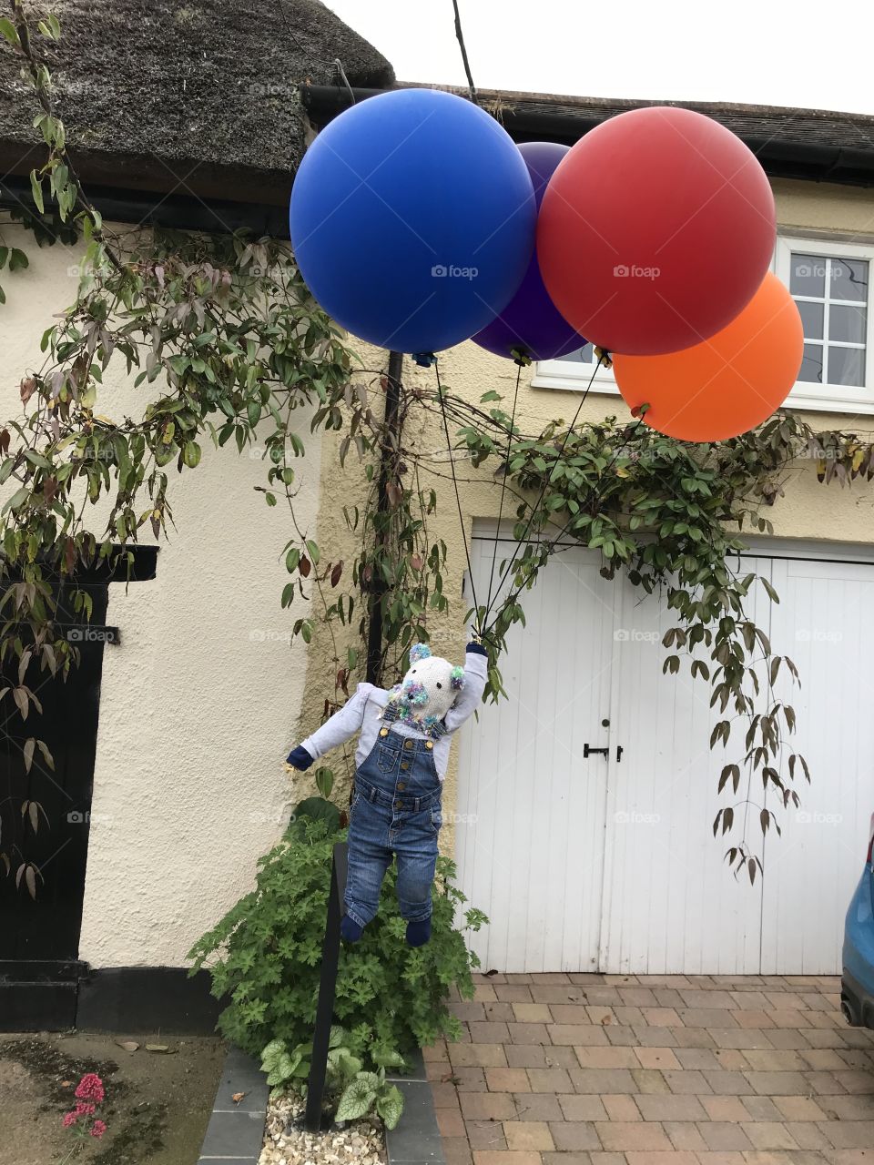 So the award for the tiniest scarecrow we have here, however the balloons will ensure that the scarecrow is noticed haha