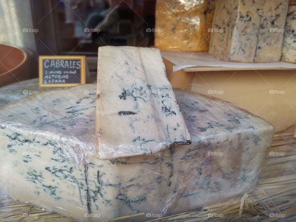 Blue cheese, white and blue