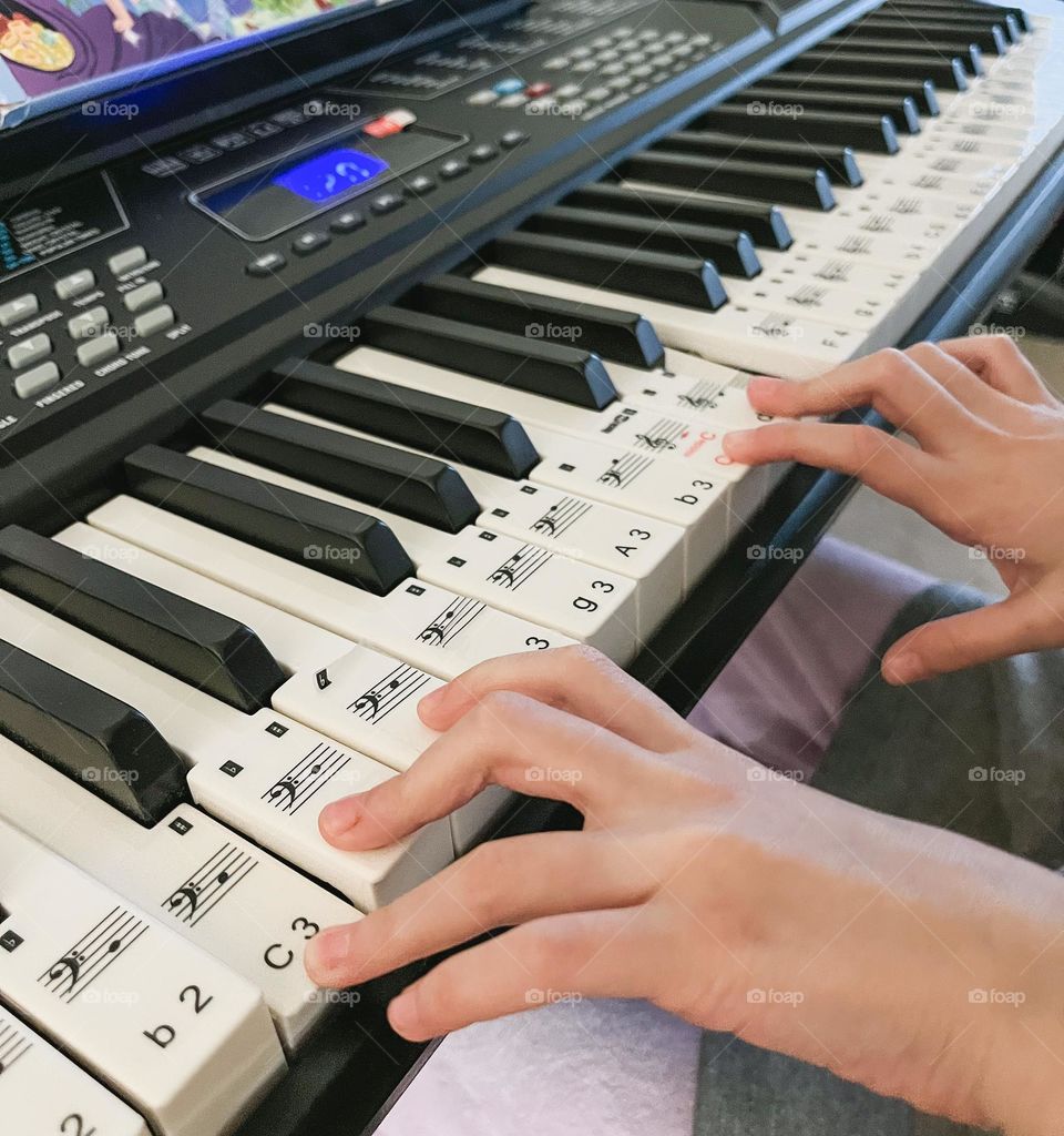 The fingers and keyboards 