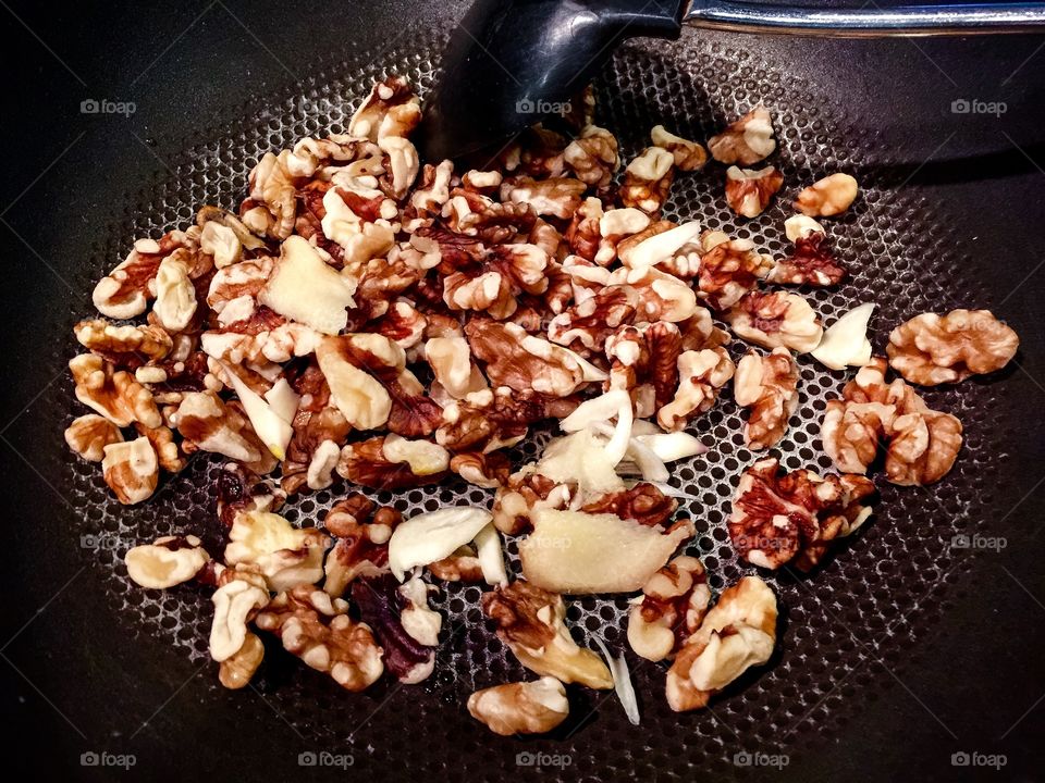 Cooking walnuts 