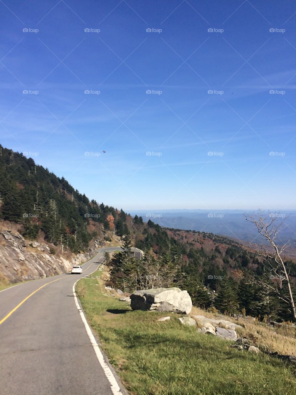As we drove down grandfather mountain we rounded a bend in the road and all of sudden this view showed up and I grabbed my phone because how can you not get a photo of this? With Carolina blue to light blue ombré sky and the winding road it was perf.