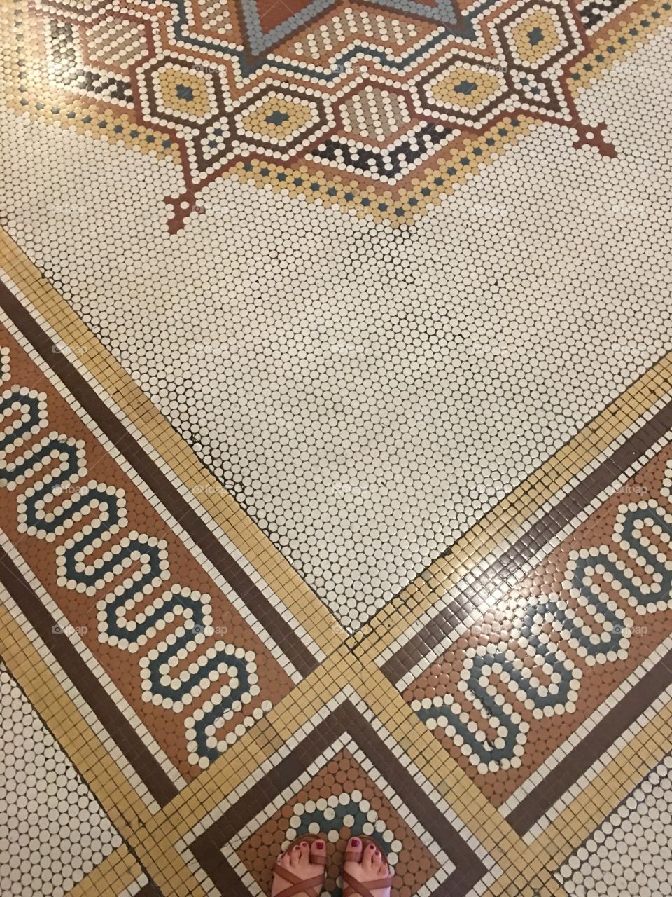 Floor tile