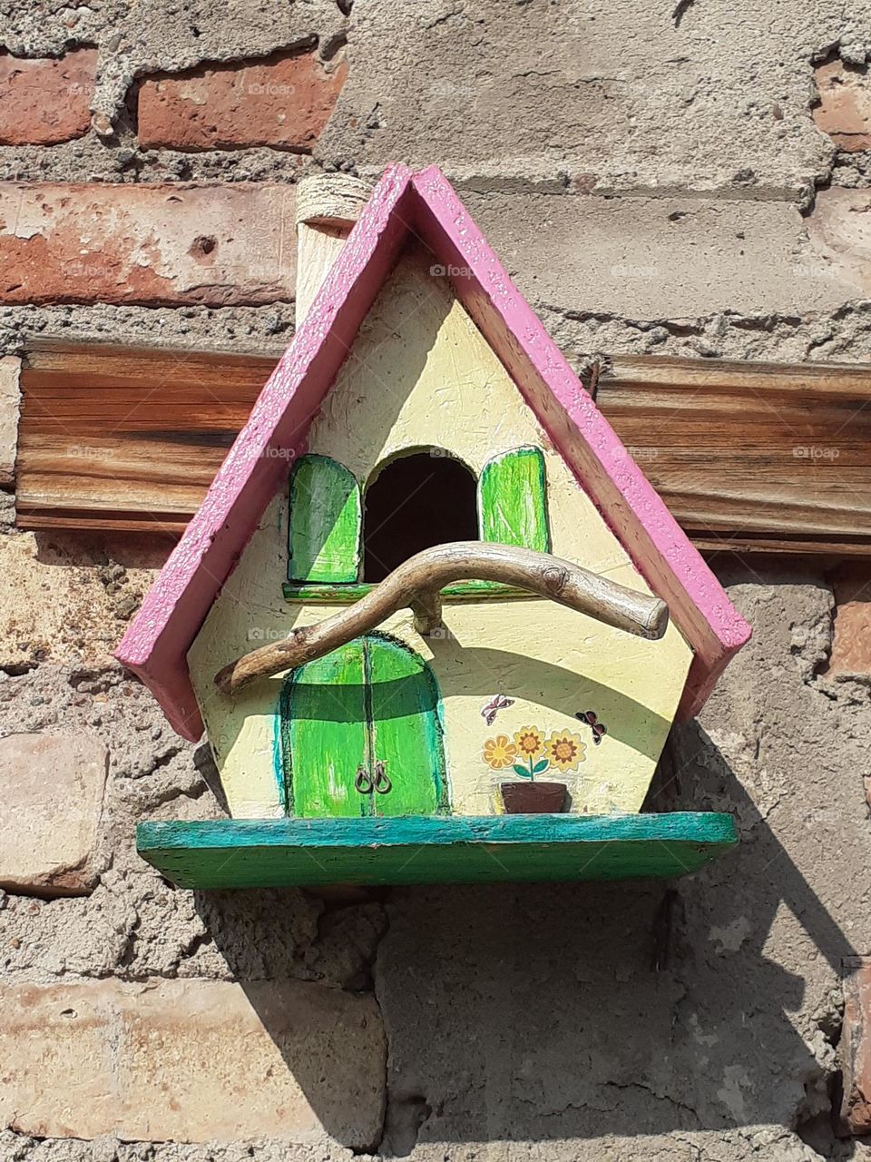 terminada la casita de madera para aves