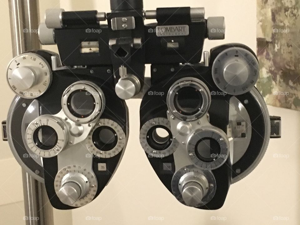 Eye doctor equipment 