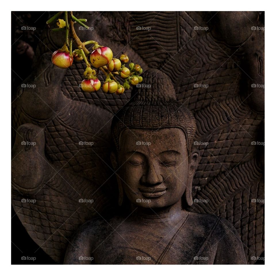Buddha and flowers