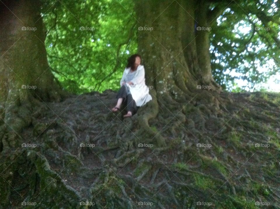 Lady at Tolkiens Tree