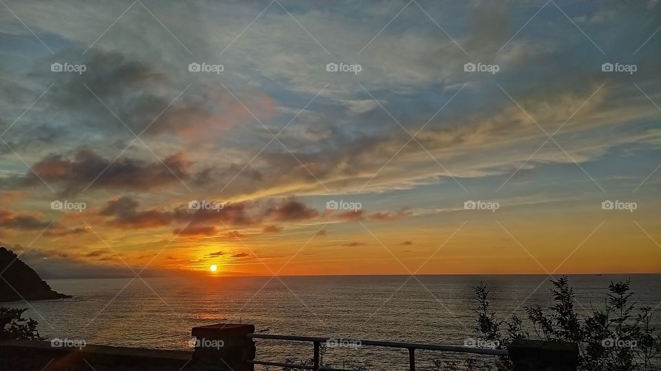 cielo rojo del atardecer