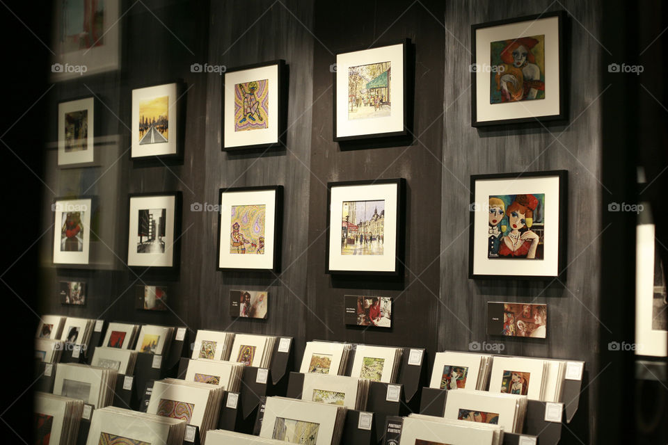 dráme store. galería of souvenirs