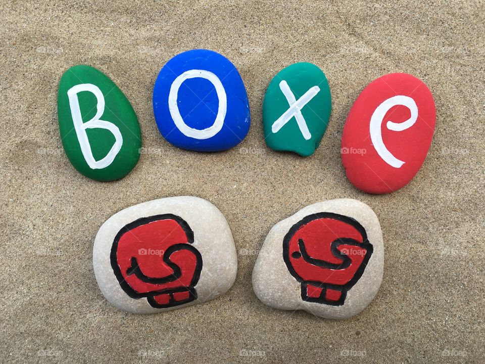 Boxe on colored stones