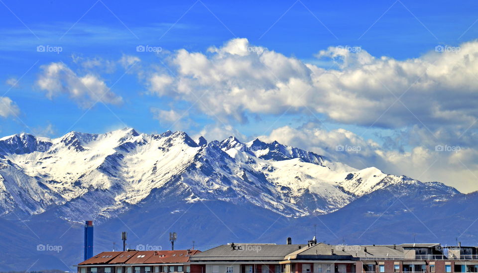 the city at the foot of the mountain