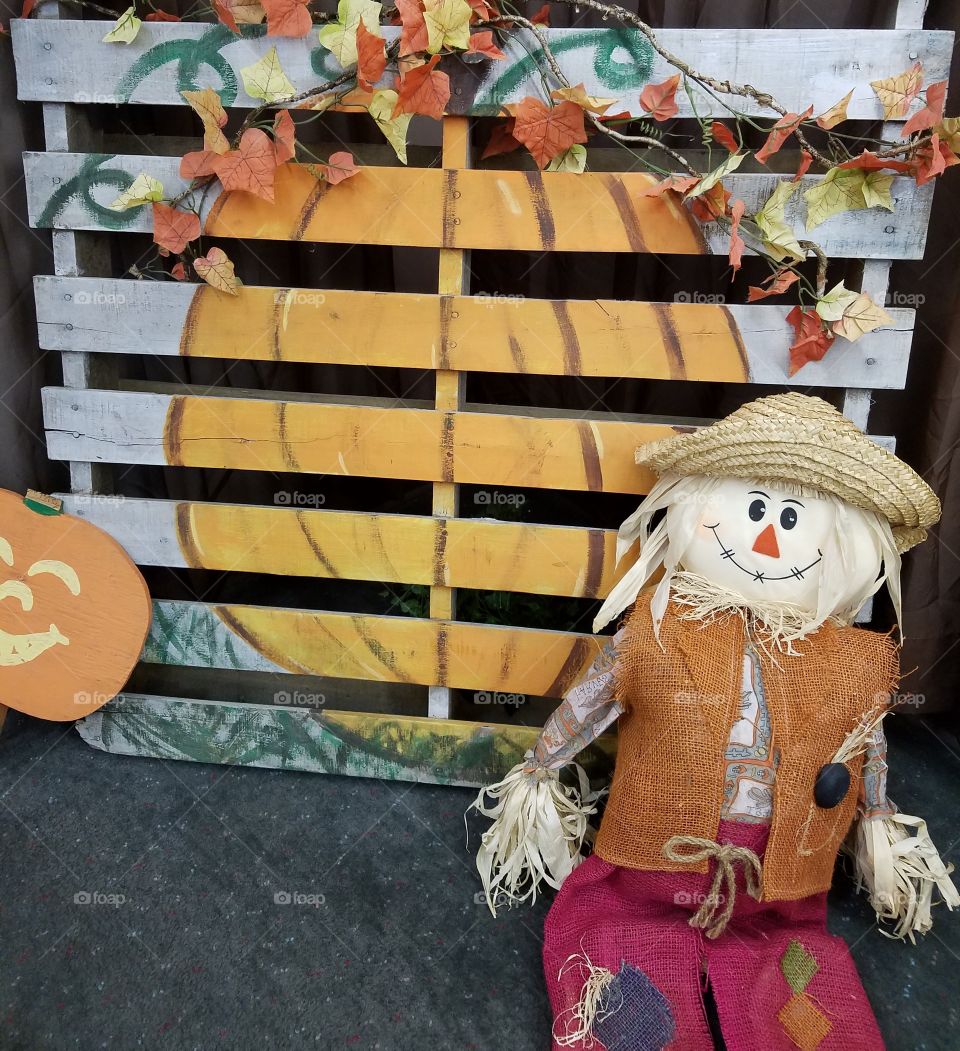 Hand painted wood pallet for fall
