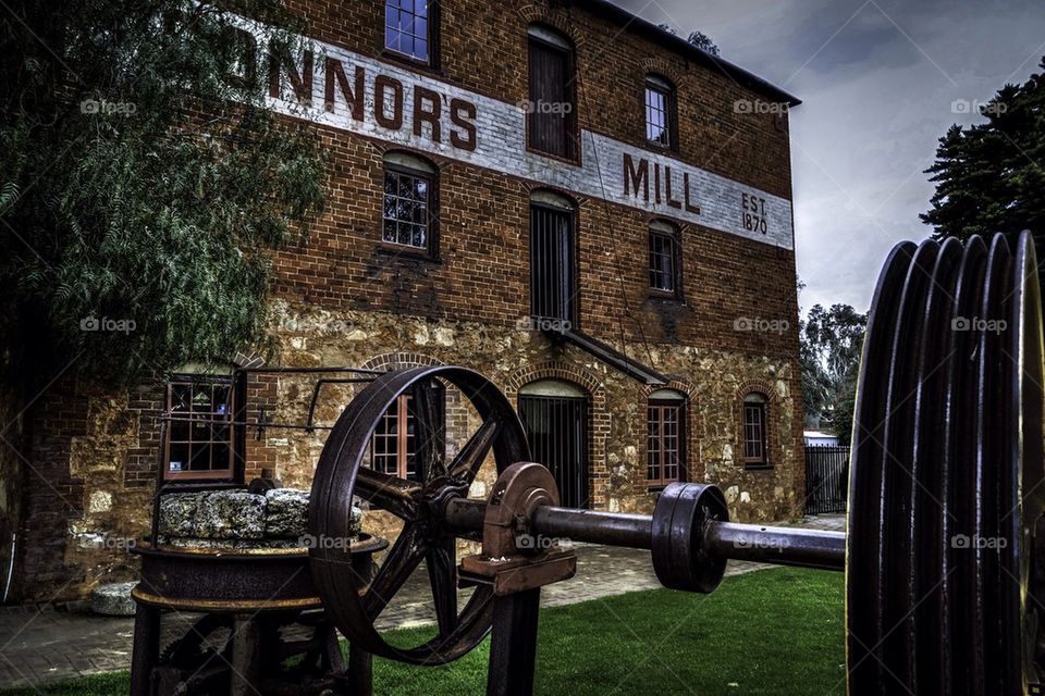 Milling house..