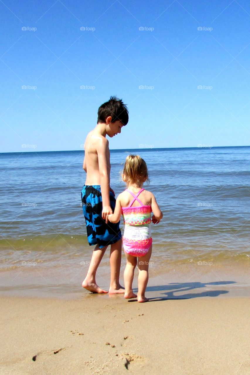Sibling beach time . My niece and nephew 