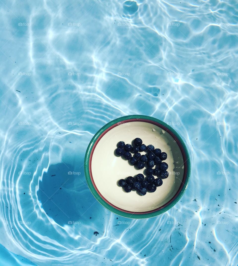Floating snacks on pool water in Ohio 