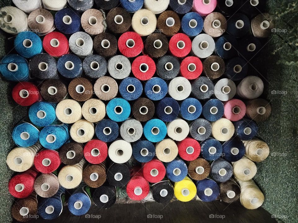 circle of thread rolls