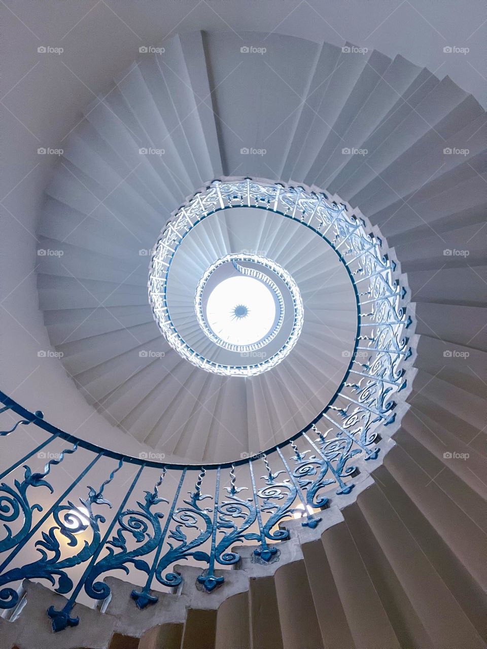 Round and round to catch the light