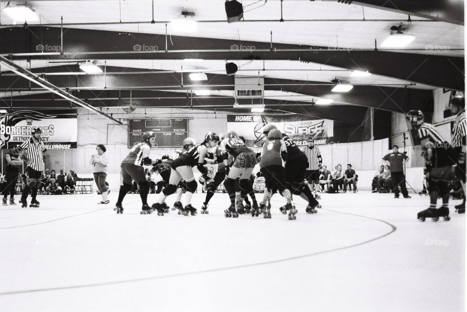 Get ready to fight!. Beginning of a derby jam.
