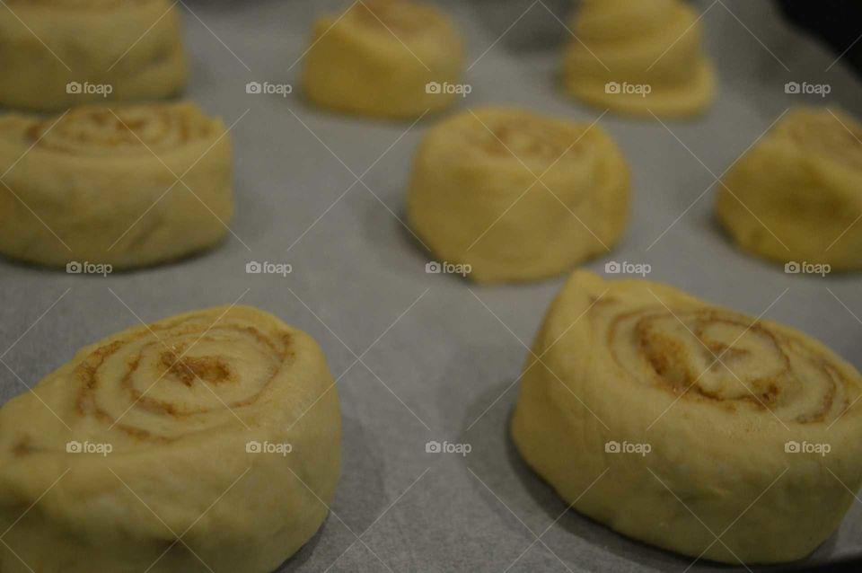 preparation of connamon rolls