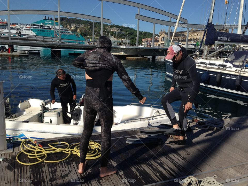 divers boarding