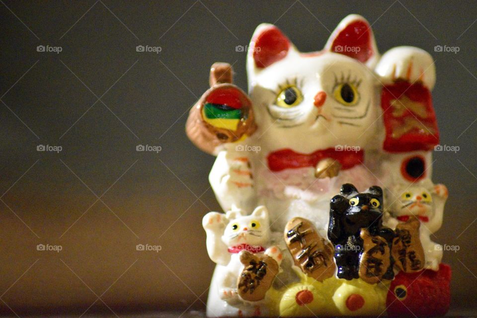 Cat good luck figurine 
