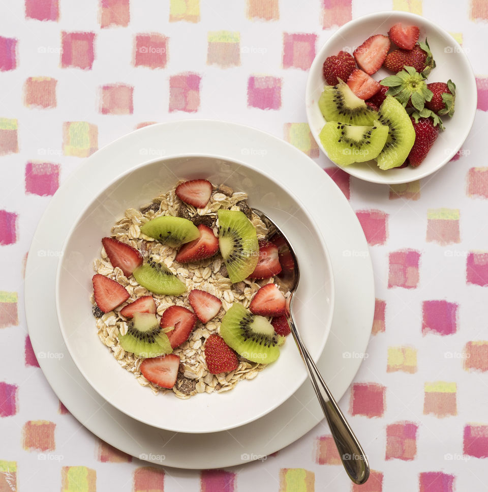 Bowl of healthy breakfast cereal topped with fresh fruit