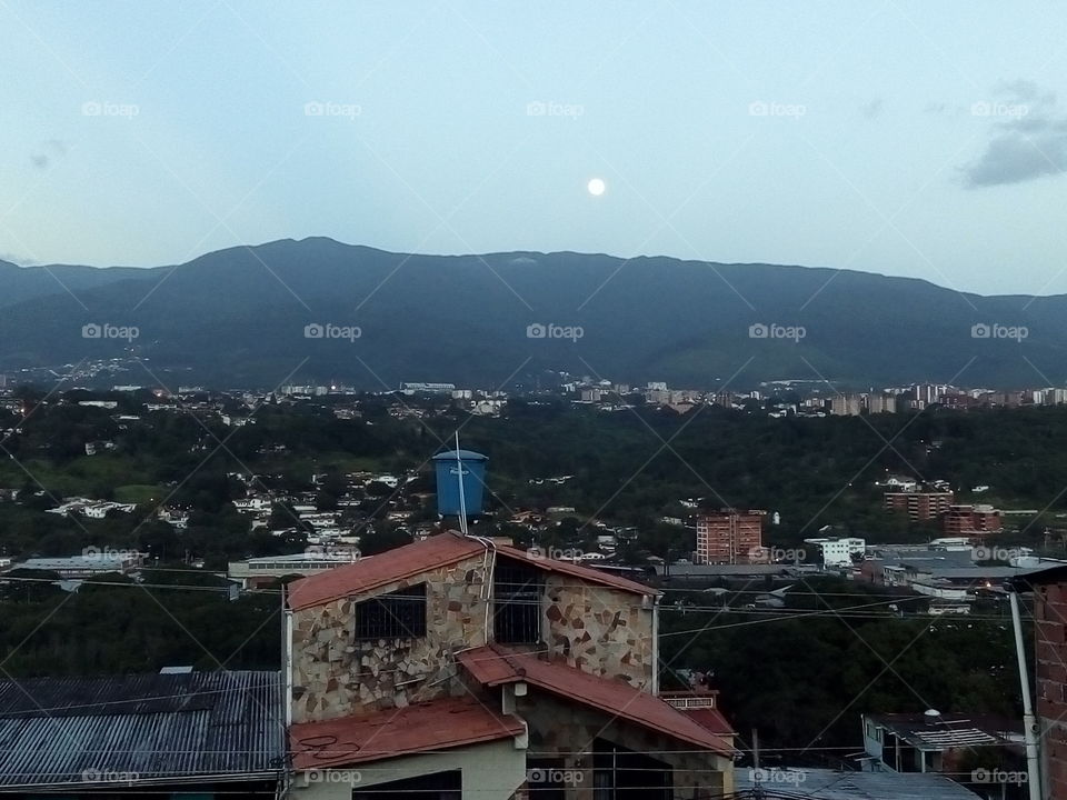 Atardecer de una ciudad. San Cristóbal, Táchira, Venezuela.