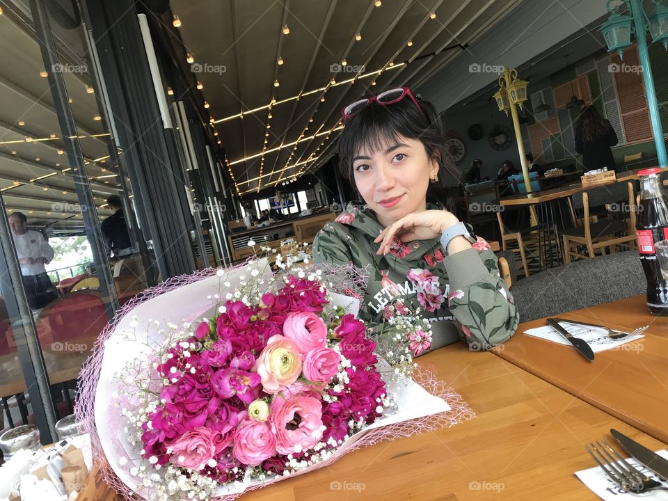 A good picture of a bucket and the smile of the owner🌸