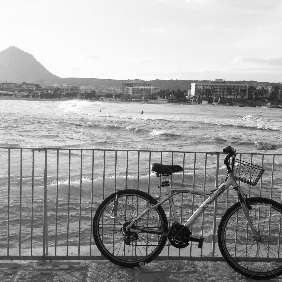 Javea.   bicicleta.  mar