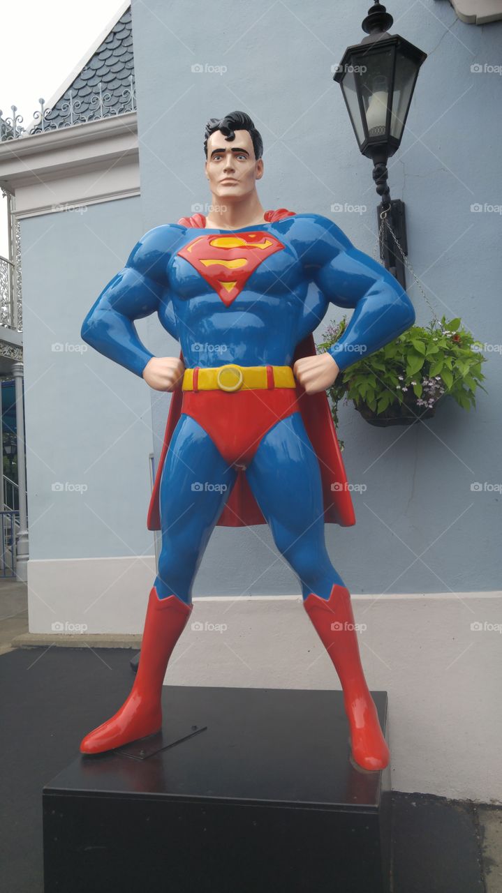 Superman statue at Great America in Gurnee, IL