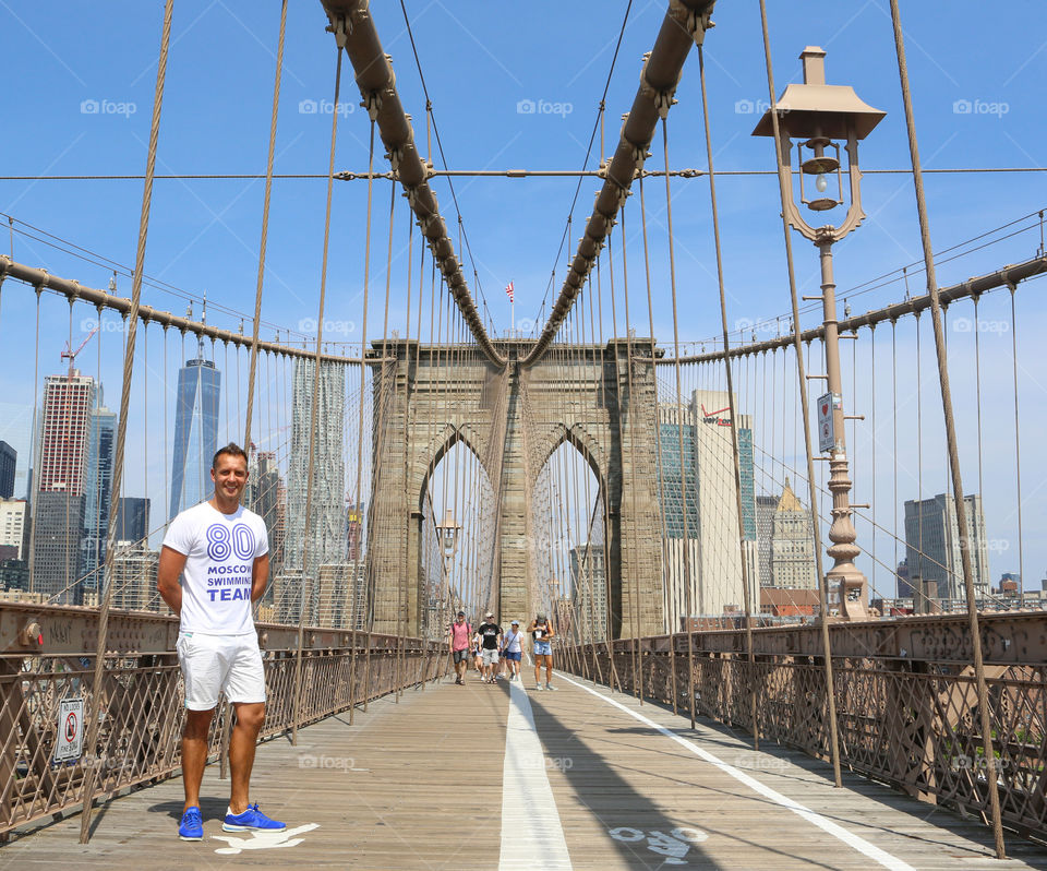 Moscow 80 swimming team in Brooklyn bridge 