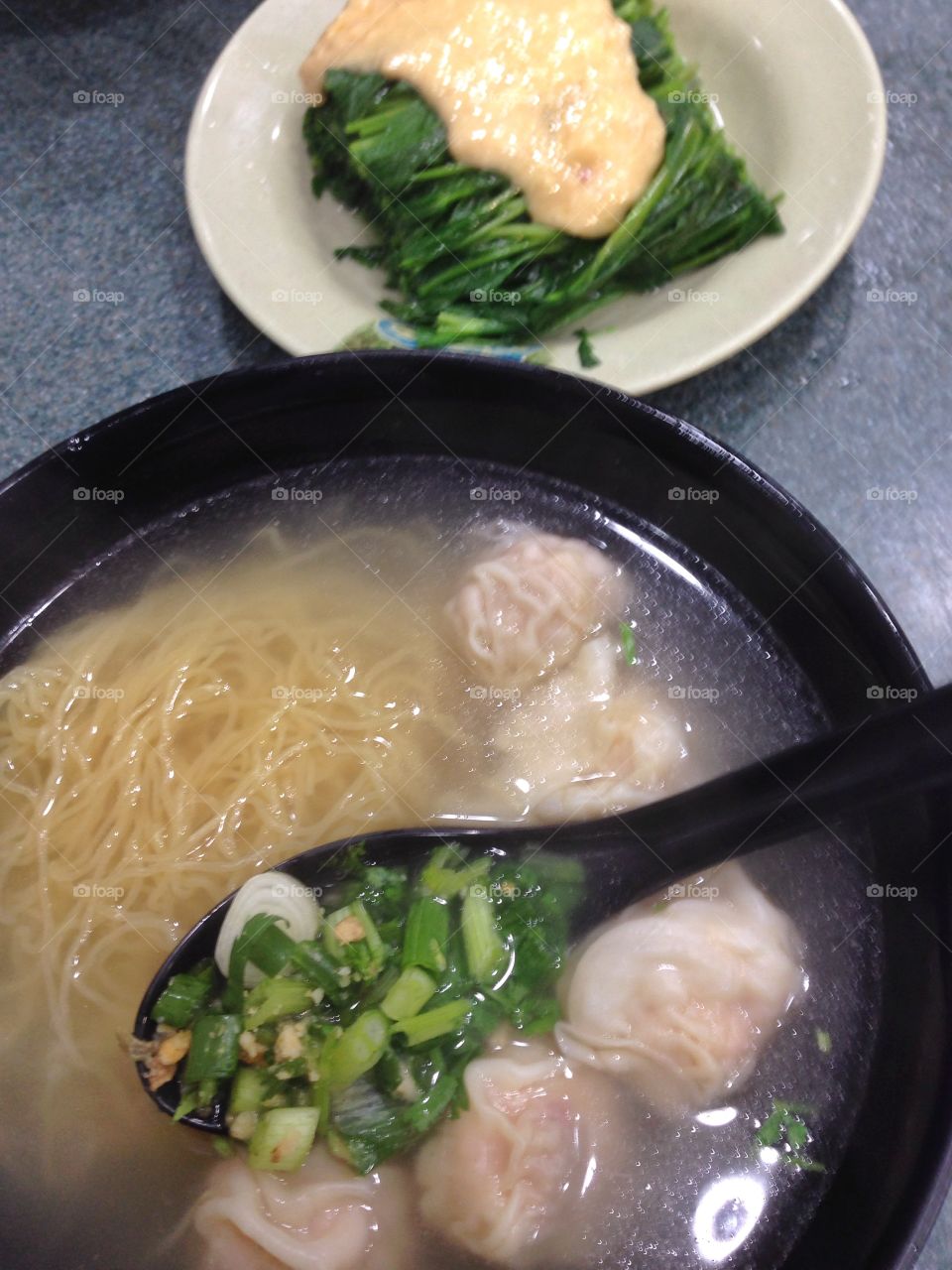 Chinese wonton noodle soup